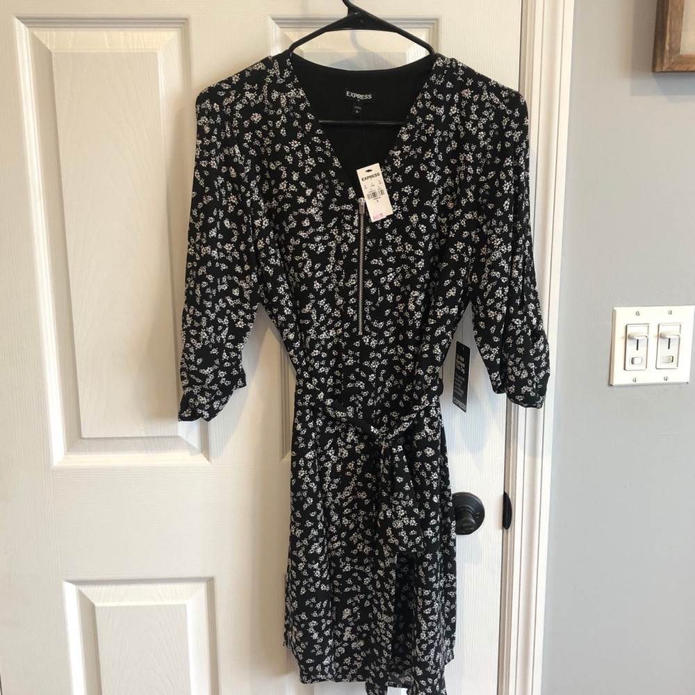 Express dress w/ front zipper accent and tie waist